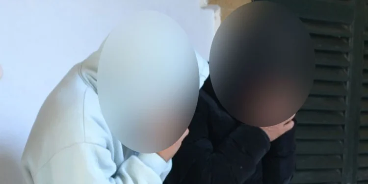 UYUŞTURUCU BIÇAK VE SOPAYLA YAKALANDILAR