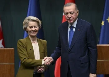 LEYEN ERDOĞAN İLE GÖRÜŞTÜ “MÜZEKERELER DEVAM ETMELİ”