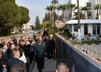 SENDİKALAR GENEL GREV UYARISINDA BULUNDU