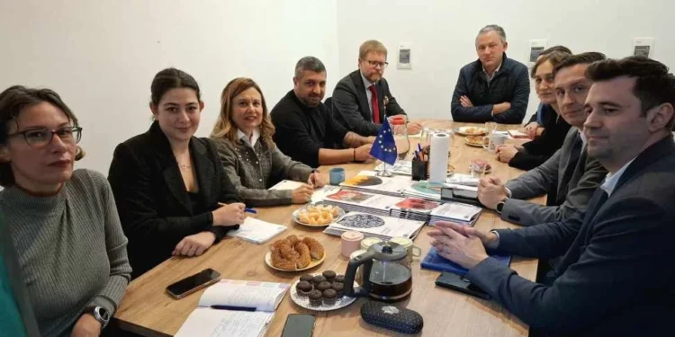 YABANCI BÜYÜKELÇİLERDEN ALİ KİŞMİR’E DESTEK