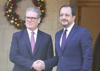 İNGİLTERE BAŞBAKANI KIBRIS’A GELDİ