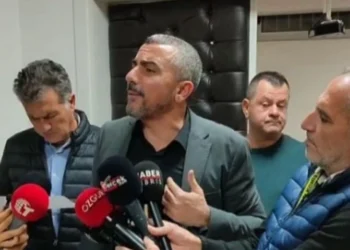 ASGARİ ÜCRET DEĞİŞMEDİ HÜR İŞ MASAYI TERKETTİ