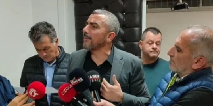 ASGARİ ÜCRET DEĞİŞMEDİ HÜR İŞ MASAYI TERKETTİ