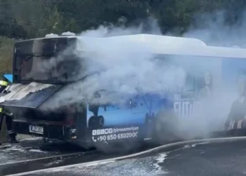 GİRNE YOLUNDA OTOBÜS YANGINI