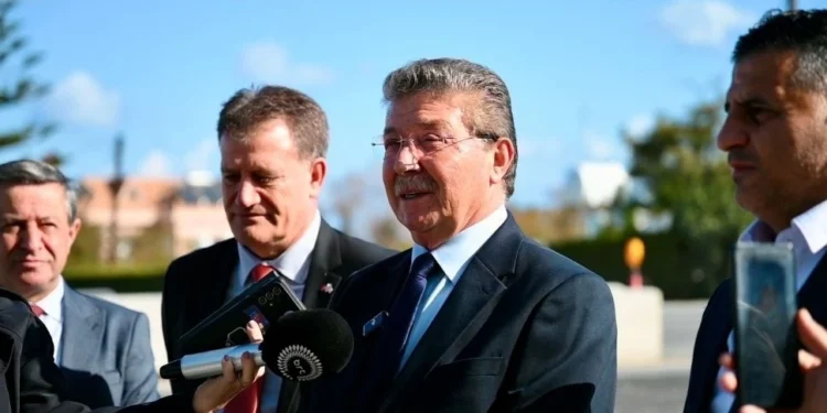 AŞAĞIDA ASKERİ BİR TABUR OLDUĞUNUN FARKINDA DEĞİLLER, SORSALARDI ÖĞRENİRLERDİ