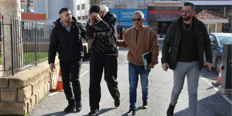 YÜKLÜ MİKTARDA UYUŞTURUCU İLE YAKALANDI