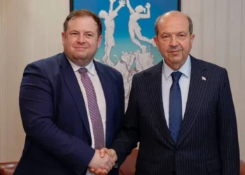 İNGİLİZ BAKANLA GÖRÜŞME YARIM SAAT SÜRDÜ