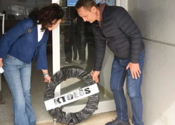 EĞİTİM BAKANLIĞI’NA SİYAH ÇELENK