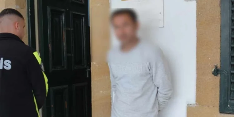 ESKİ EŞİNİ FECİ ŞEKİLE DARBETTİ