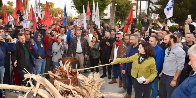 TÜZÜK DEĞİŞİKLİĞİ İPTALİ İÇİN ANAYASA MAHKEMESİ’NE GİDİLİYOR