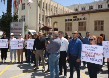 “SİYASETİ SAĞLIKTAN UZAKLAŞTIRIN”