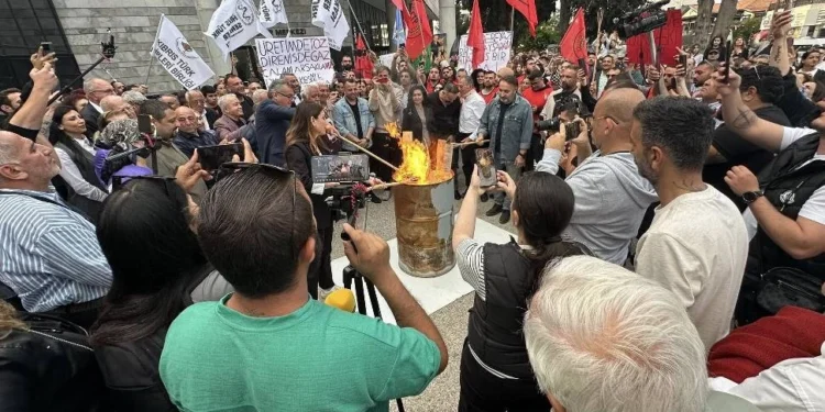 EYLEM ATEŞİ BU KEZ GİRNE’DE YANDI