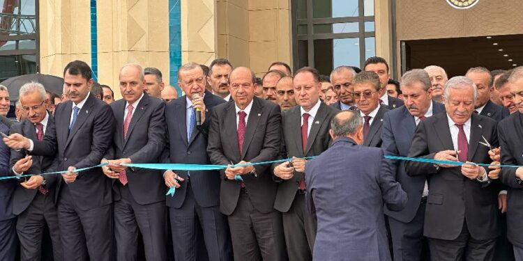 “EGEMEN EŞİTİZ”