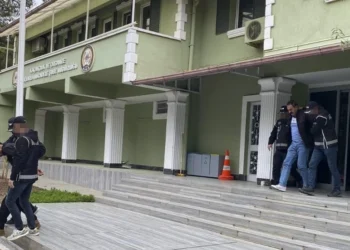 UŞAK’TA SAHTE KKTC EHLİYETİ VE KİMLİK HAZIRLIYORLAR