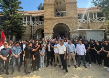 TOPLUMU VE ÖĞRETMENİ GERMEKTEN VAZGEÇİN