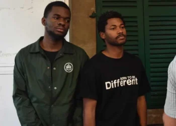 EVLERİNDE YÜKLÜ MİKTARDA UYUŞTURUCU BULUNDU