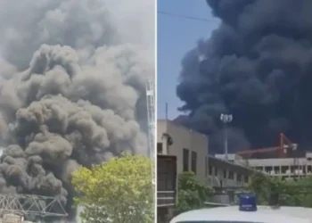 HİNDİSTAN’DA UÇAK ŞEHRİN ÜZERİNE DÜŞTÜ