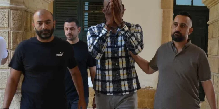 UYUŞTURUCU DOLU ÇANTAYI SOKAĞA ATTI