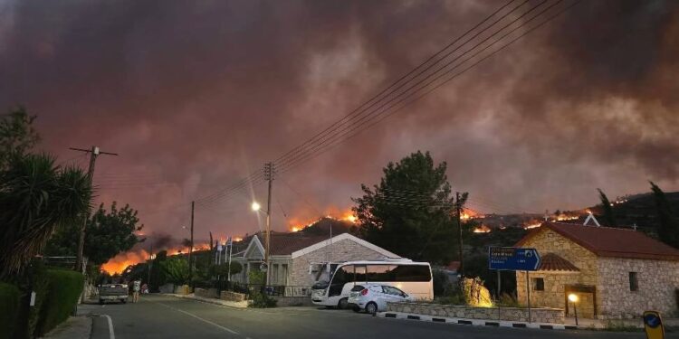 YANGIN SÖNDÜRÜLEMİYOR