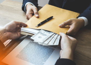 “RUMLAR YOLSUZLUĞUN HER YERDE OLDUĞUNU DÜŞÜNÜYOR”