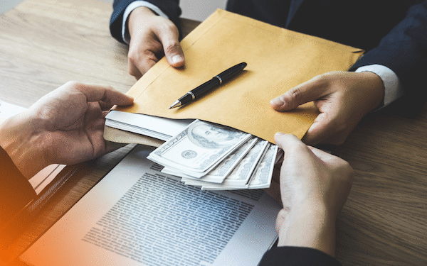 “RUMLAR YOLSUZLUĞUN HER YERDE OLDUĞUNU DÜŞÜNÜYOR”