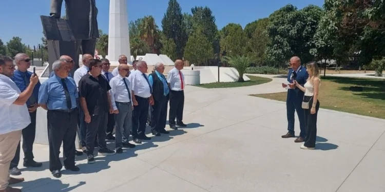 TMT İLE EOKA’YI AYNI GÖREN ZİHNİYETLERİ KINIYORUZ