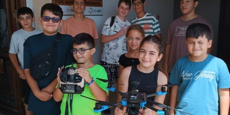 İSKELELİ GENÇLERDEN “OTONOM HAŞEREYLE MÜCADELE DRONU” BAŞARISI