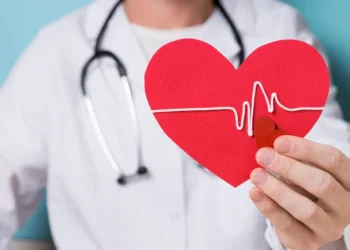 DÜZENLİ TANSİYON, KOLESTEROL, KAN ŞEKERİ VE KİLO TAKİBİ YAPILMALI