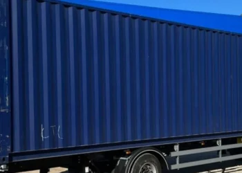 TIR DORSESİNDE “HAVASIZLIKTAN” ÖLDÜ CESEDİ HASTANE ÖNÜNE ATILDI