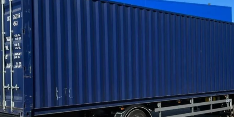 TIR DORSESİNDE “HAVASIZLIKTAN” ÖLDÜ CESEDİ HASTANE ÖNÜNE ATILDI