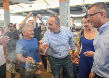 ERHÜRMAN PAZARDA ESNAF VE YURTTAŞLA BULUŞTU