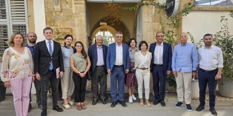 ERHÜRMAN, TÜRKİYE’DEN GELEN GAZETECİLERLE BİR ARAYA GELDİ