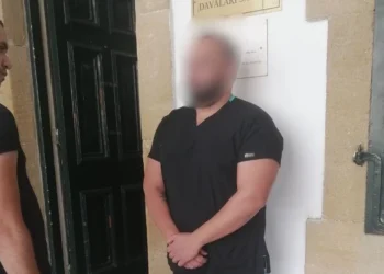 ZANLI RAHATSIZLANARAK HASTANEYE KALDIRILDI