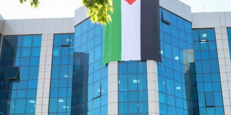 FİLİSTİN HALKIYLA DAYANIŞMA SEMBOLÜ OLARAK FİLİSTİN BAYRAĞI LTB BİNASINDA ASILDI