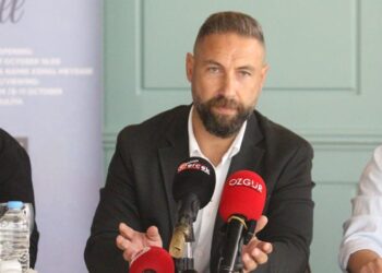 “EĞİTİM ENFLASYONU VATANDAŞIN BELİNİ BÜKÜYOR”