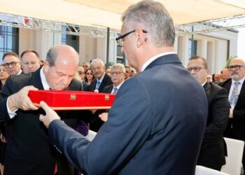 CUMHURBAŞKANI TUFAN ERHÜRMAN GÖREVİ 5. CUMHURBAŞKANI TATAR’DAN DEVRALDI