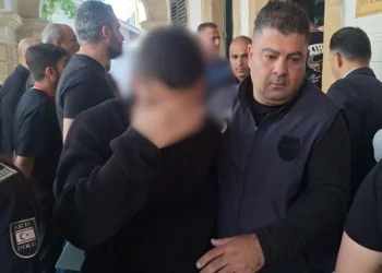 POLİS, EMARE ALINAN PARAYI ÇALMAKLA İTHAM EDİLİYOR!