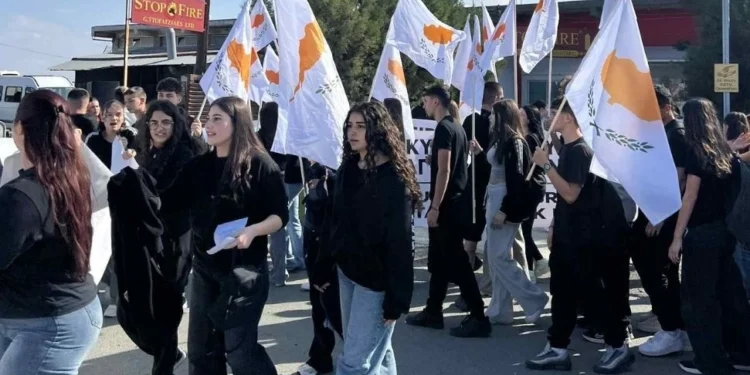 RUM ÖĞRENCİLER KKTC’NİN KURULUŞUNU KINADI