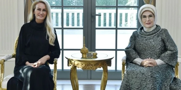 EMİNE ERDOĞAN, NİLDEN BEKTAŞ ERHÜRMAN’I AĞIRLADI