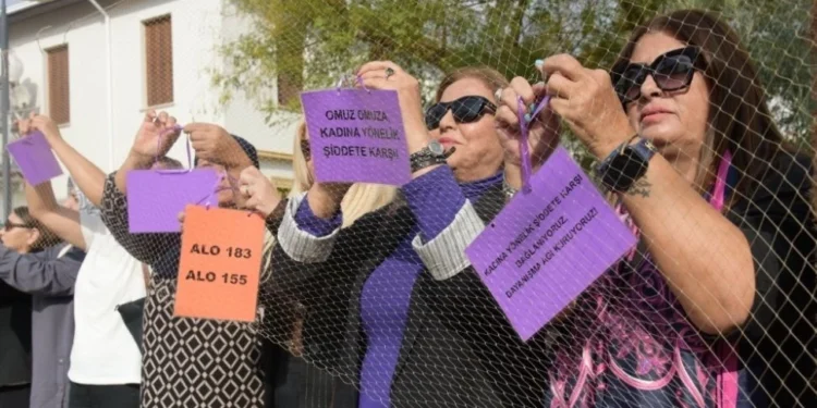 “ŞİDDETE KARŞI SESSİZ KALMAMAK VE DAYANIŞMAYI GÖRÜNÜR KILMAK İÇİN AĞ ÖRÜYORUZ”