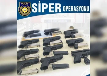 BOSTANCI’DA SİBER OPERASYONU: 11 TABANCA, ŞARJÖR VE 9 CANLI MERMİ ELE GEÇİRİLDİ