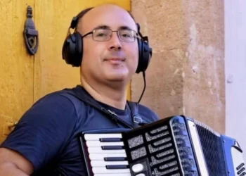 ÖĞRETMEN VE MÜZİSYEN AHMET AKARSU HAYATINI KAYBETTİ