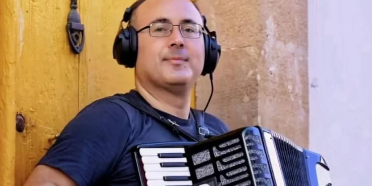 ÖĞRETMEN VE MÜZİSYEN AHMET AKARSU HAYATINI KAYBETTİ