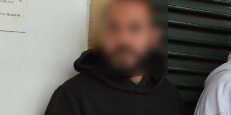 EVE KİLİTLEDİ, DÖVDÜ, BIÇAKLA TEHDİT ETTİ!