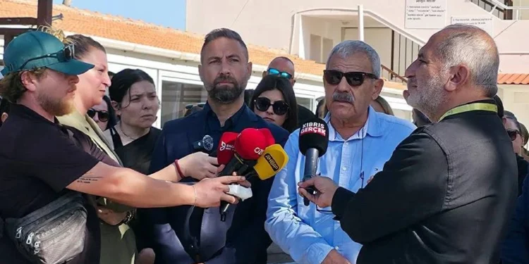 KTÖS, LEFKE İSTİKLAL İLKOKULU’NDA EYLEM YAPTI: AÇIKLAMA YAPILMAZSA GREVE GİDİLECEK