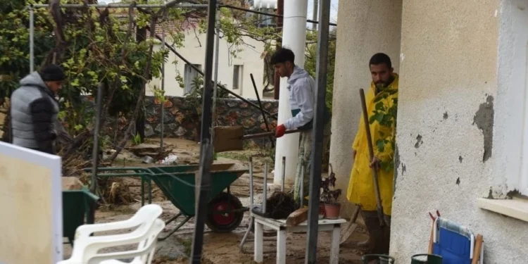 ŞİDDETLİ YAĞIŞIN VURDUĞU KÖYLERDE YARALARIN SARILMASI İÇİN ÇALIŞMALAR SÜRÜYOR