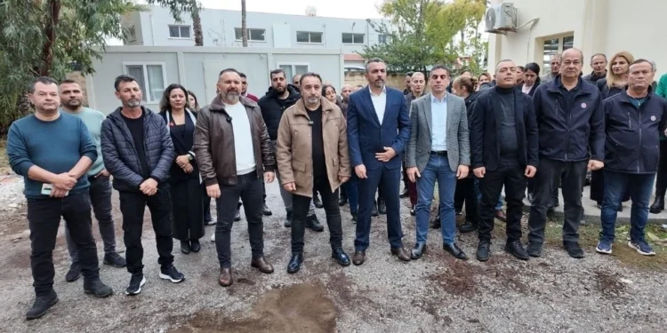 3 SENDİKADAN GAZİMAĞUSA GELİR VE VERGİ DAİRESİ İLE MOTORLU ARAÇLAR BİRİMİ’NDE GREV