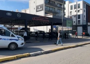 LEFKOŞA’DA OTO GALERİ KURŞUNLANDI