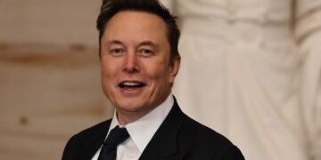 Elon Musk, serveti 800 milyar Dolar’ı aşan ilk kişi oldu