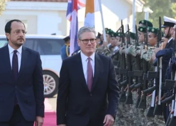 Starmer, üslerin saldırı için kullanılmayacağı sözü yinelendi